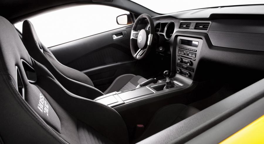  Ford Mustang GT 2013 года  (фото 3 из 58)